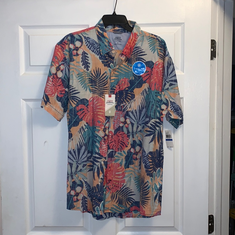 IZOD Summer Tropical Short Sleeve Button Down Shirt